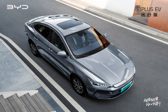 Najlepiej sprzedający się czysto elektryczny sedan rodziny BYD, Qin plus EV, ma zasięg 500 km.