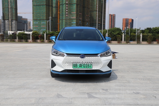 Najlepiej sprzedająca się czysto elektryczna taksówka BYD, nowy e6, ma zasięg 500 km.