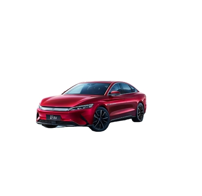 Flagowy czysto elektryczny sedan firmy BYD, Han EV, ma ultra długi zasięg 715 km napędu na wszystkie koła.