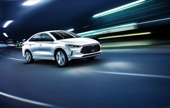 BYD Pure Electric E3 Taxi Ma Zasięg 401KM Gwarantuje Płynny Transport