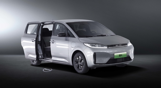 Chiny stworzyły 418KM boczne drzwi przesuwne BYD D1 czysty elektryczny sedan samochód wspólny